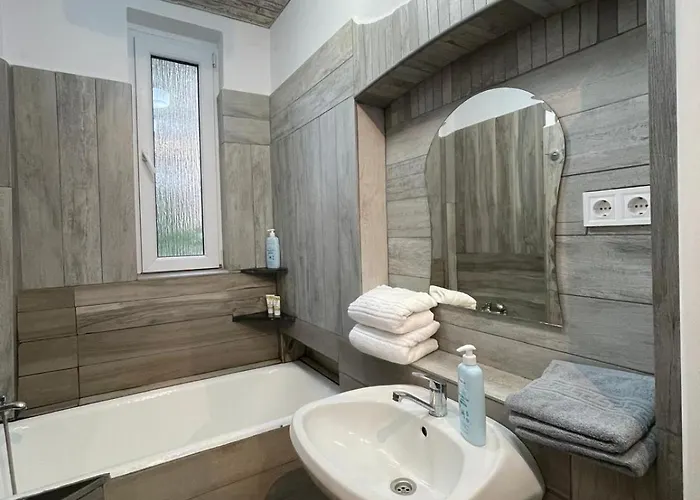 Апартаменти Casa Buliga Apartament 4 Crangasi Regie Orhideea